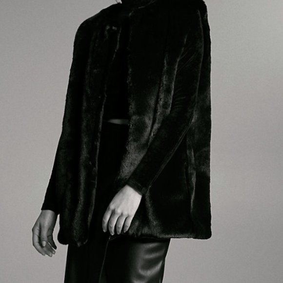 NWT Aritzia Babaton Vandalay Faux Fur Vest - Picture 7 of 9